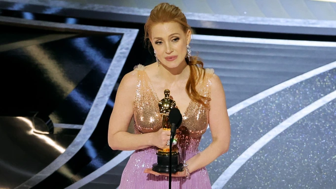 Jessica-Chastain-Accepting-Best-Actress-Oscars-GettyImages-1388092324-H-2022